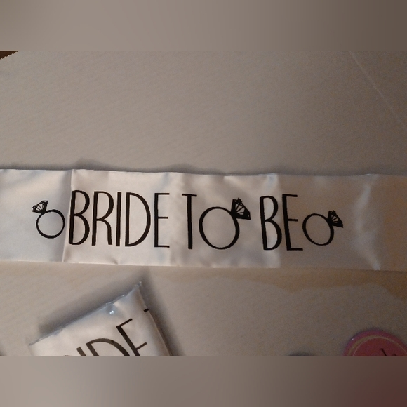 $4 Add-on New Bride to Be Sash & 2 Pins (3 Pieces) - Picture 3 of 6